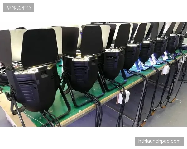 RDM技术的应用使得超过95%的灯具参数调整和状态监测可在线完成，直接削减了50%的现场高空作业人力成本